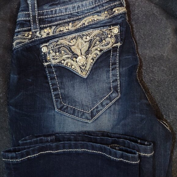 Miss Me Size 28 Mid-Rise Embroidered Swirly Rhinestone Designed Back Pockets Jea - Picture 4 of 10